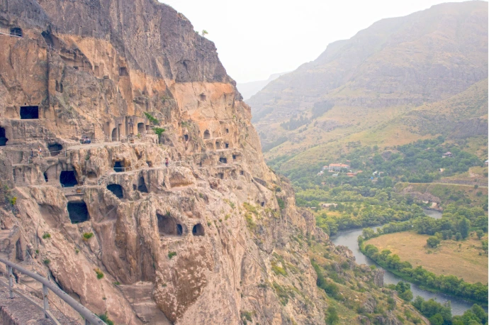 vardzia cave city